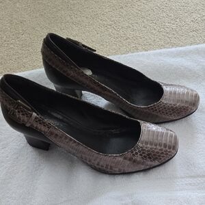 B. Makowsky Snakeskin Pattern Brown Heels